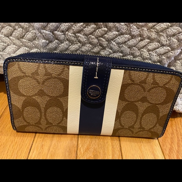 Coach shoulder bag and matching wallet - Picture 5 of 9